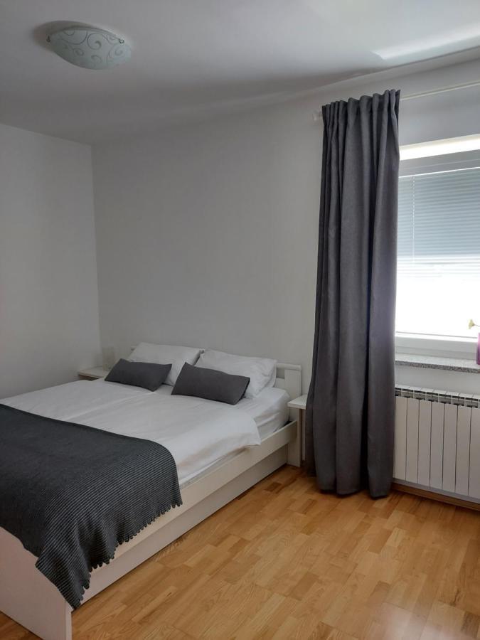 Guesthouse Pri Mihelovih Sezana Bagian luar foto