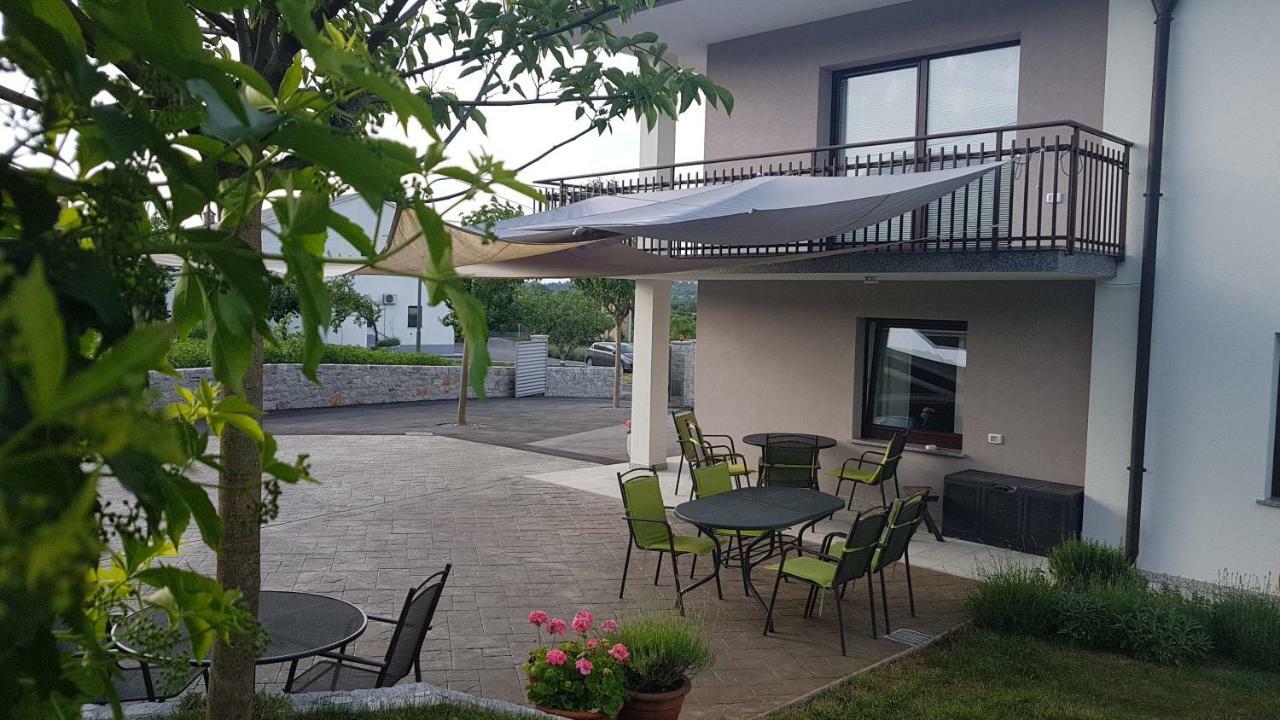 Guesthouse Pri Mihelovih Sezana Bagian luar foto